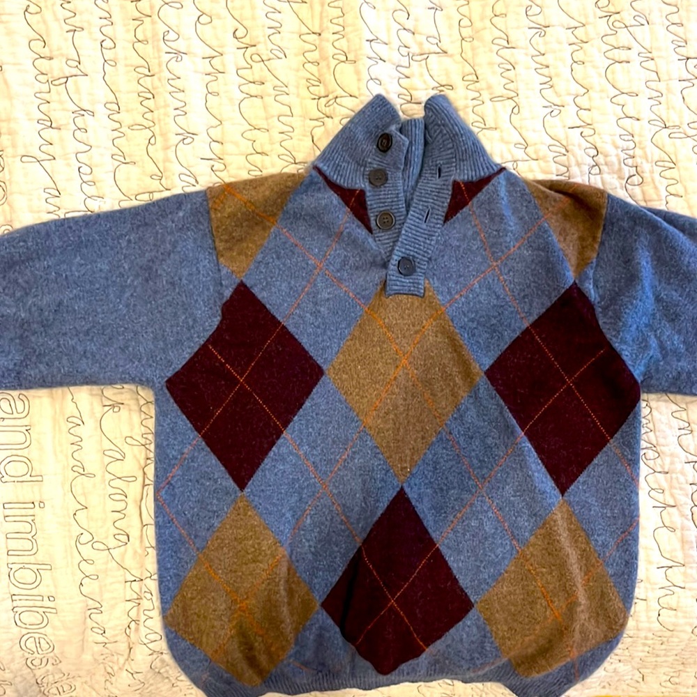 Impermeable 2-Ply Cashmere sweater in size Men’s Medium. Perfect condition